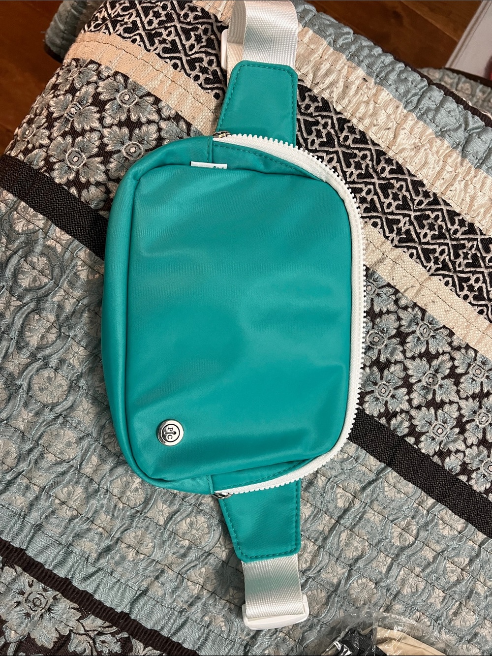 Pampered Chef logo Teal Crossbody Belt Bag with Front Logo Accent